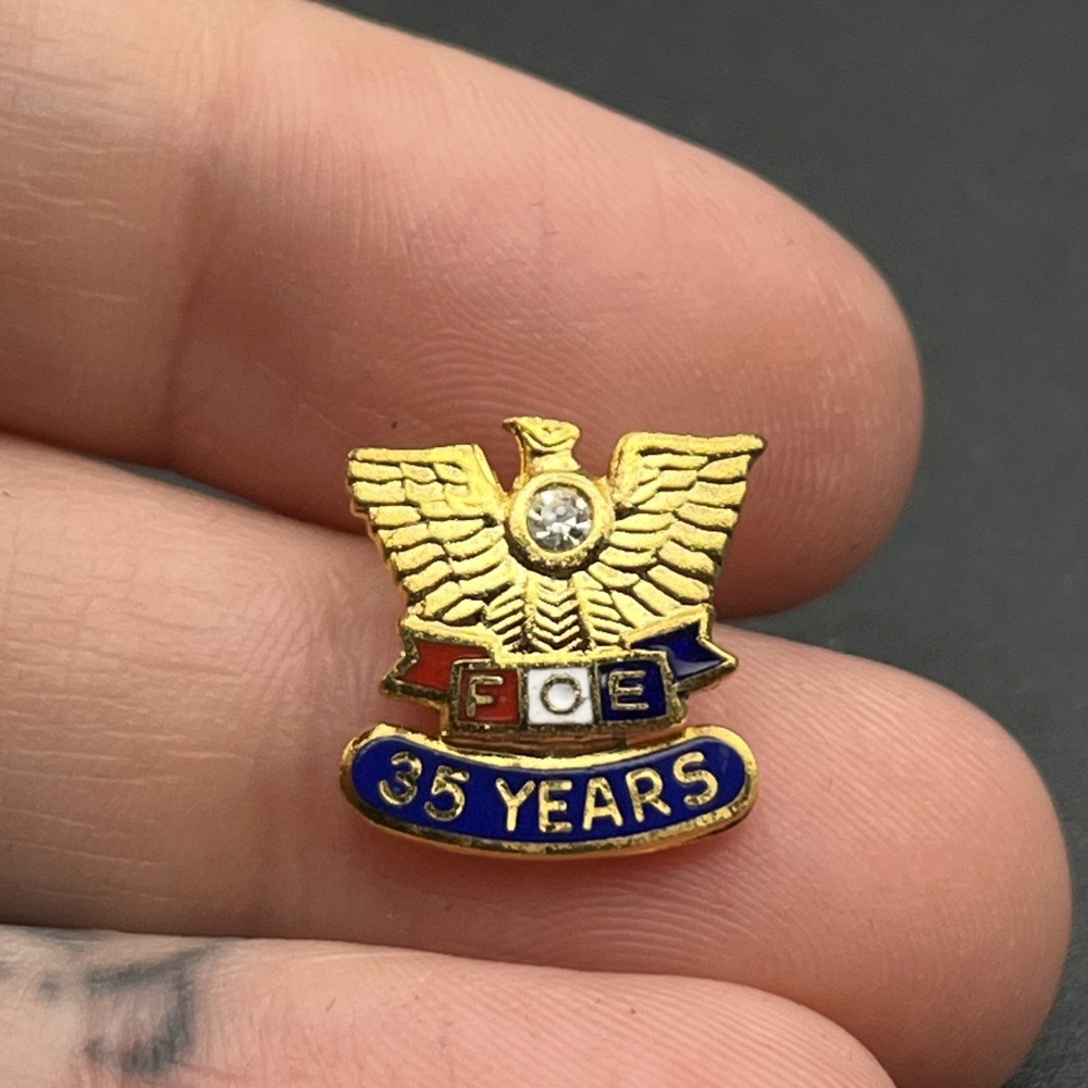 FOE Fraternal Order Of Eagles 35 Years Lapel Hat Pin‎